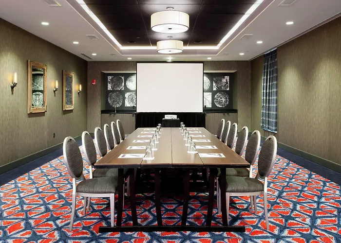 Hilton Garden Downtown Hotel 3*