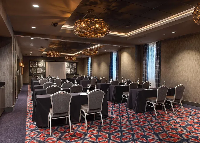Hilton Garden Downtown Hotel 3*
